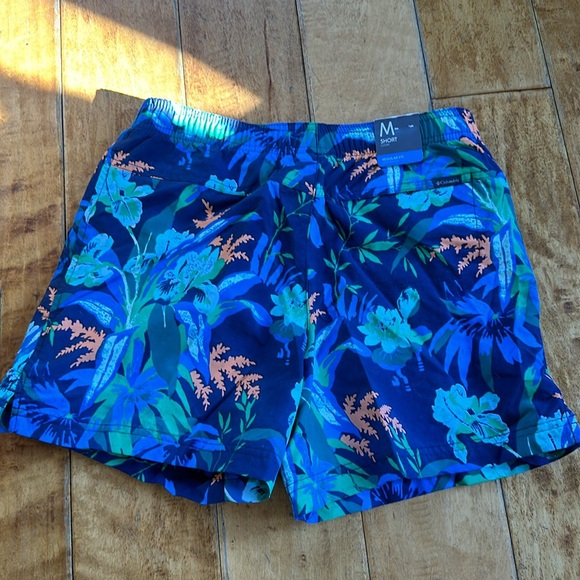 Women’s Columbia Shorts Regular Fit - Picture 3 of 4